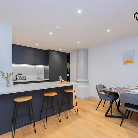 High Quality 2 Bedroom Church Apartment With Free Parking Shrewsbury Exterior photo