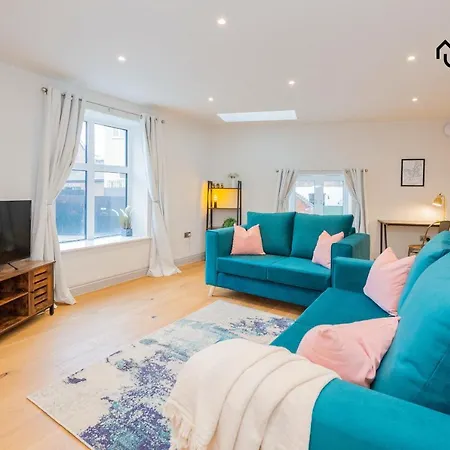 High Quality 2 Bedroom Church Apartment With Free Parking Shrewsbury Exterior photo