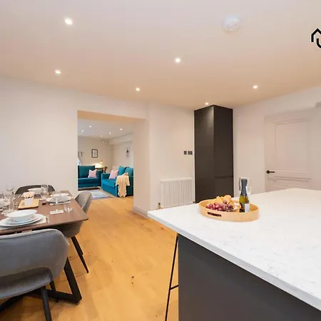 High Quality 2 Bedroom Church Apartment With Free Parking Shrewsbury Exterior photo