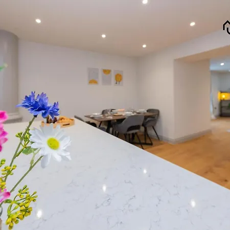 High Quality 2 Bedroom Church Apartment With Free Parking Shrewsbury Exterior photo