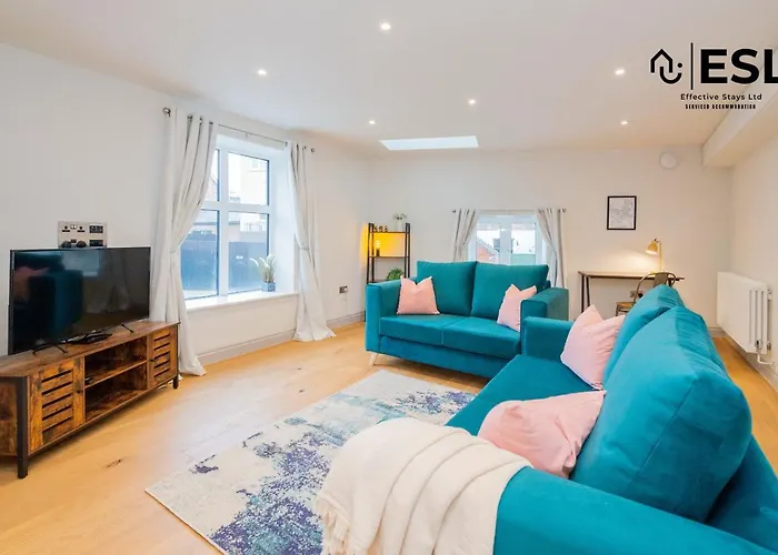 High Quality 2 Bedroom Church Apartment With Free Parking