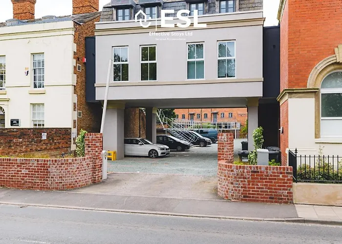 High Quality 2 Bedroom Church Apartment With Free Parking